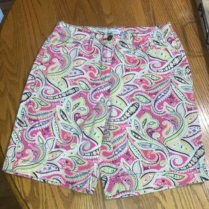 🧵Bright printed Bermuda shorts